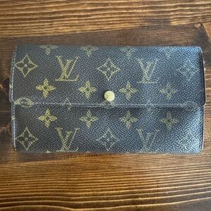 Louis Vuitton Sarah Wallet (trifold)